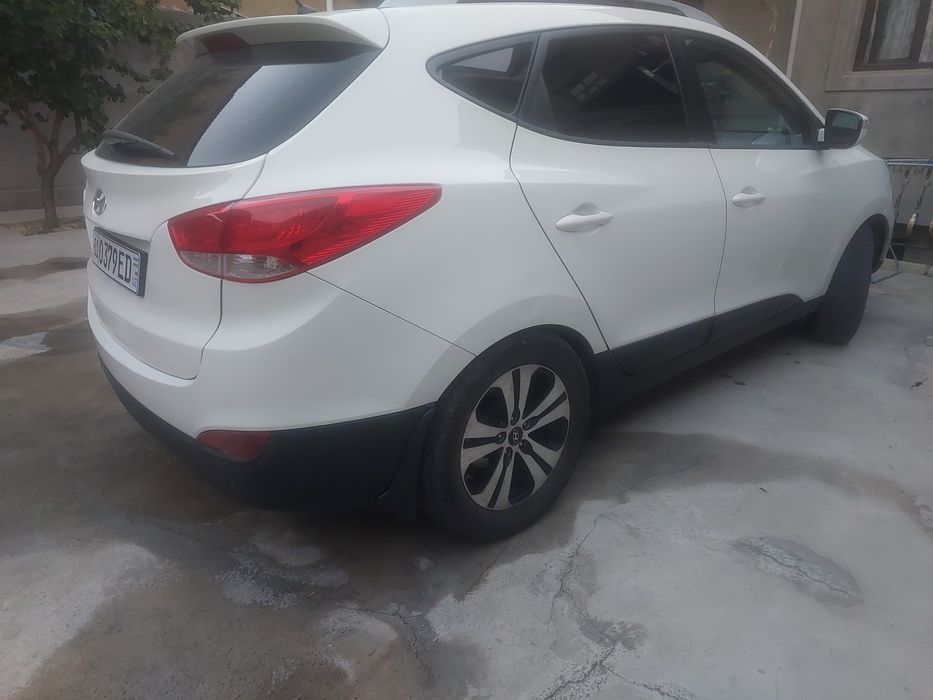 Hyundai tacson sotiladi 11500$
