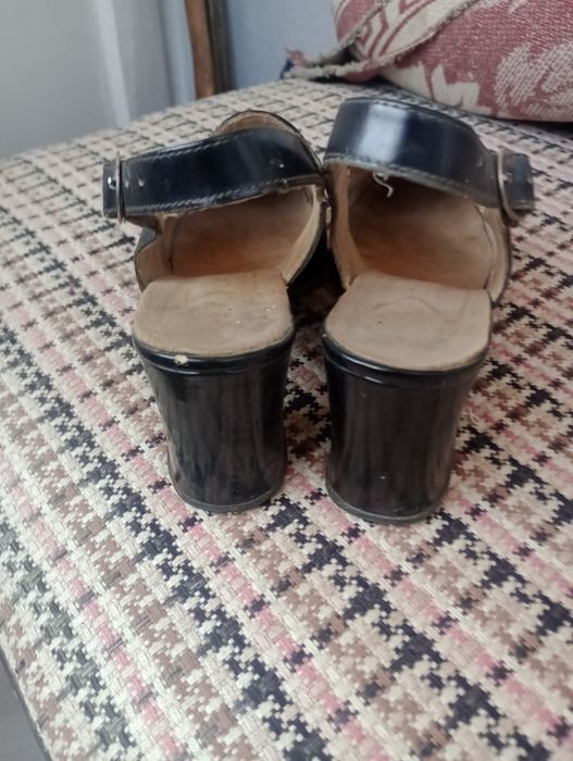 Дамски лачени обувки