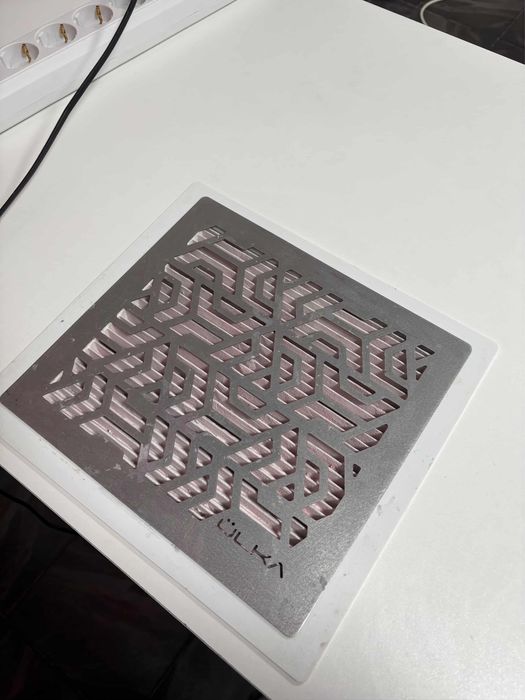 Бюро за маникюр , с вграден прахоуловител и настолна лампа