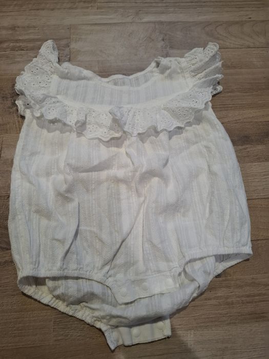 Дрехи за момиче 18-24