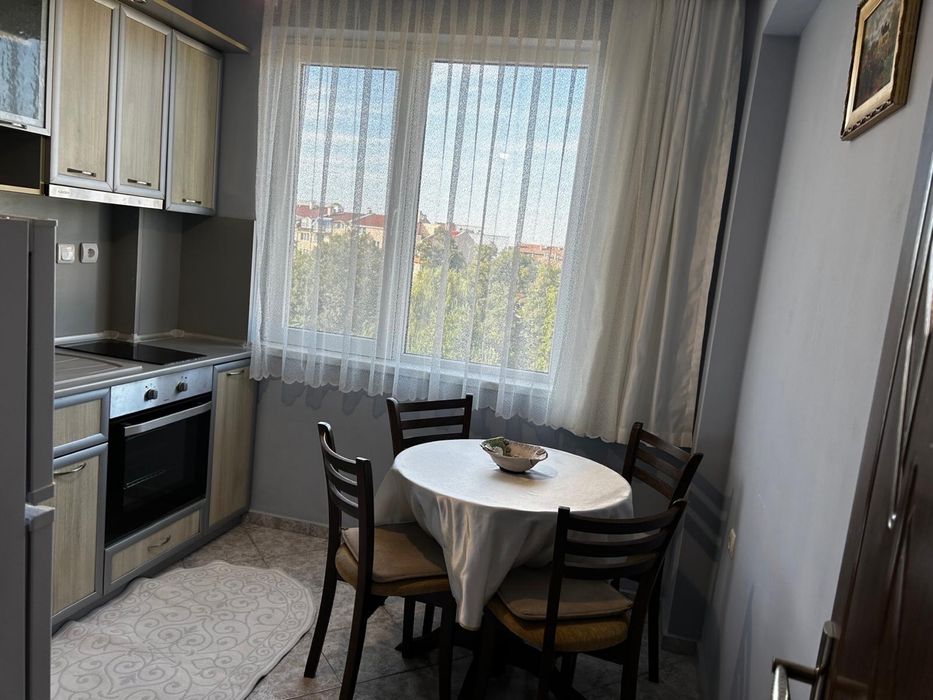 Дава се под наем Двустаен апартамент в Търговище, Вароша - 60 кв.м за 255 € - Снимка #2