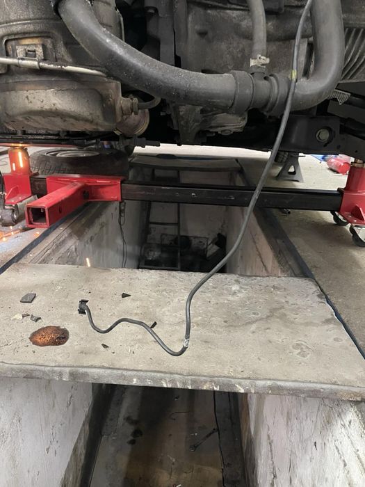 Стенд за разпъване на автомобили