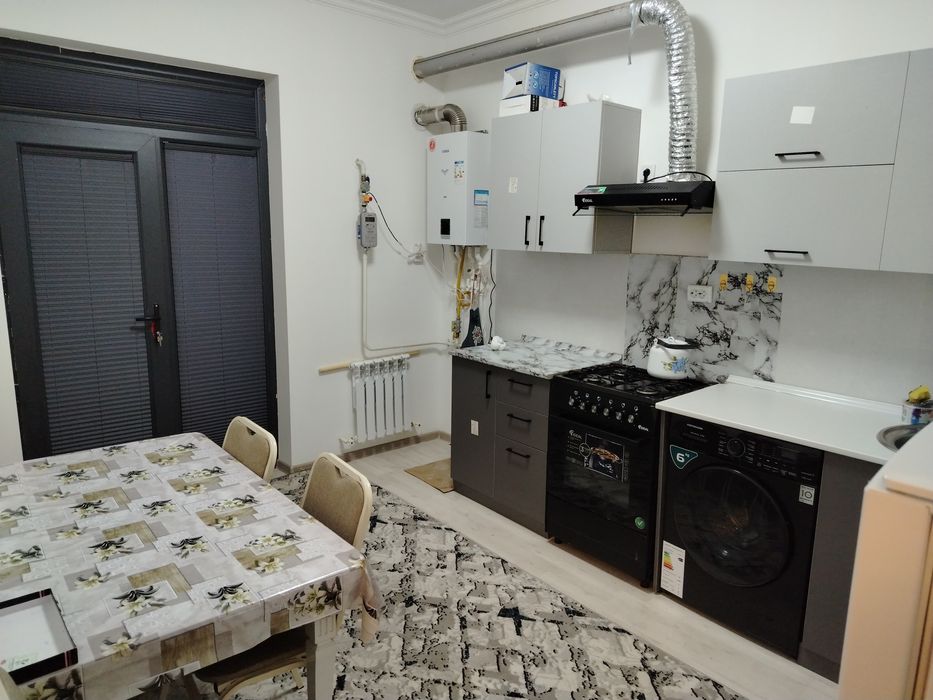 Srochno 2 xonali uy sotiladi, 2-etajda joylashgan.