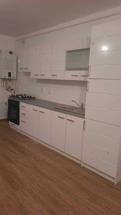 Propietar vand apartament cu 3 camere ,67mp utili ,2 baii ,balcon si parcare privata