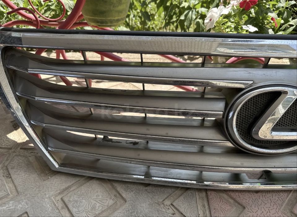 Решетка радитора на Lexus LX570