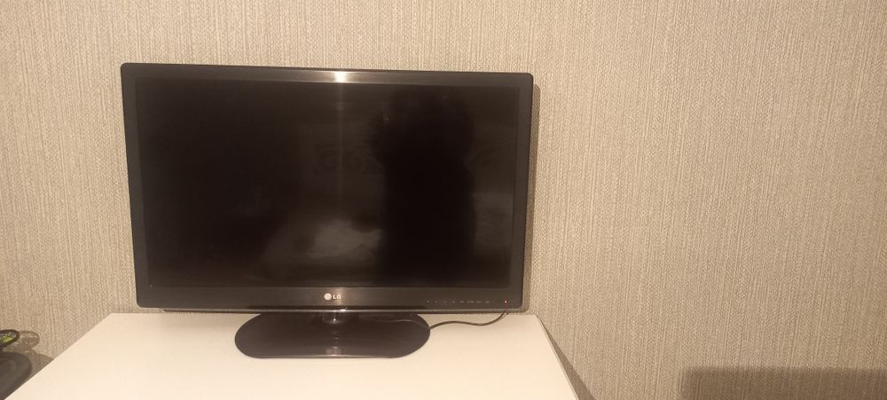 Телевизор LG жидкокристаллический