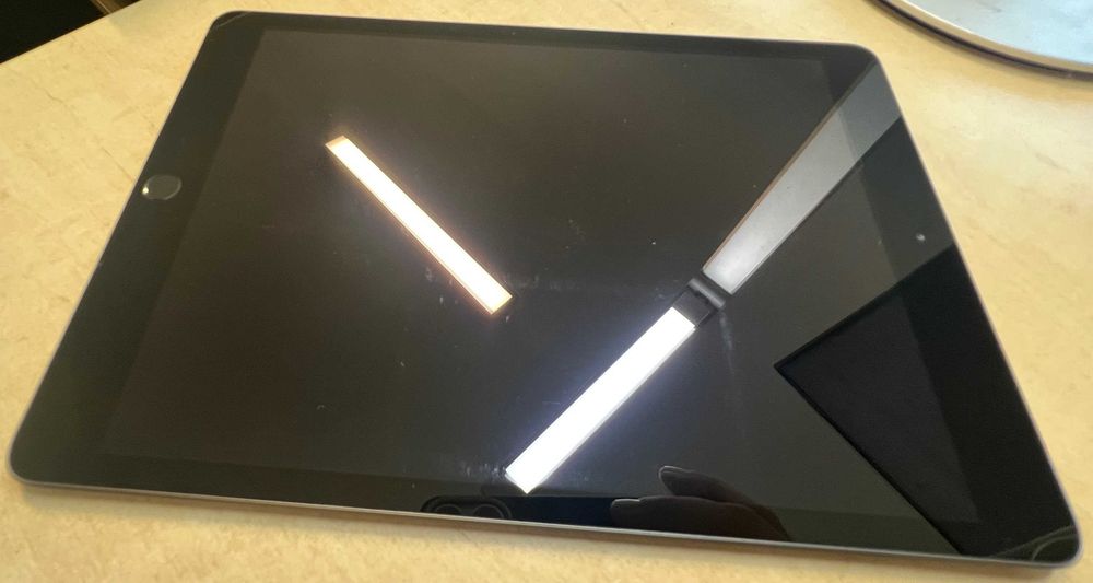 Apple iPad 10.2-inch 32GB (generatia 7, wifi si cellular)