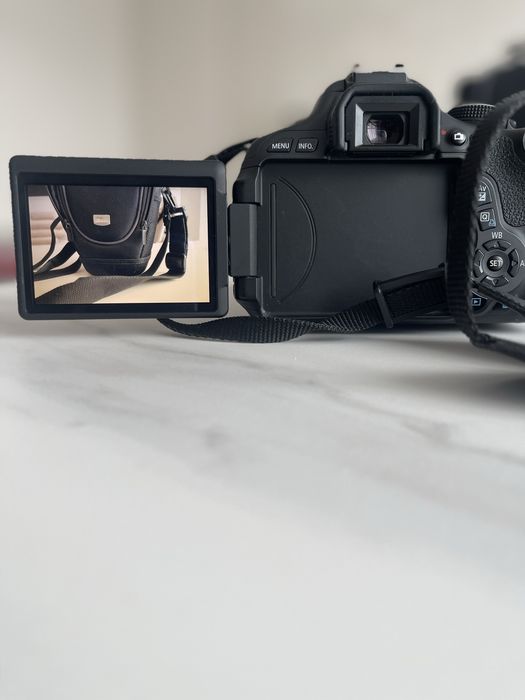 Фотокамера Canon EOS 600D