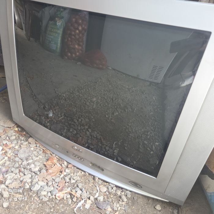 Телевизор LG в отличном состоянии