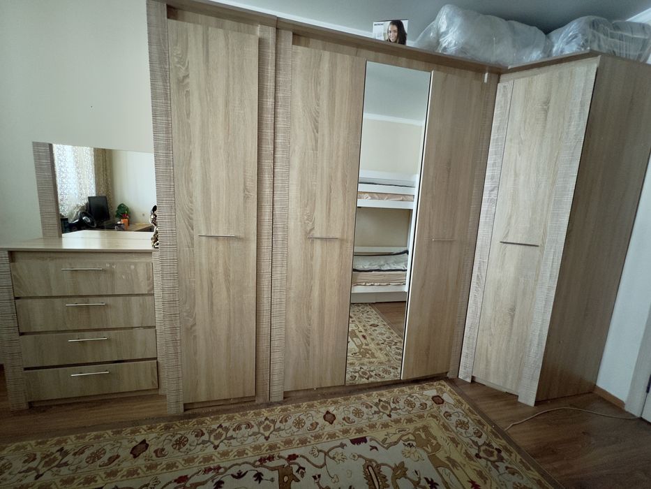 Продам угловой шкаф с комодом