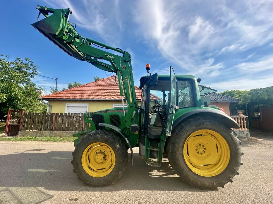John Deere 6220 cu incarcator +cupa