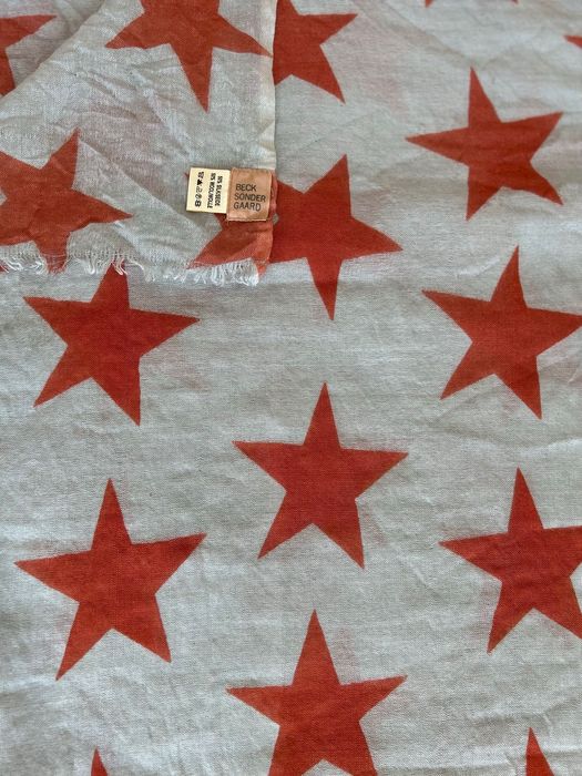 Becksondergaard разкошен мек вълнен шал на звезди