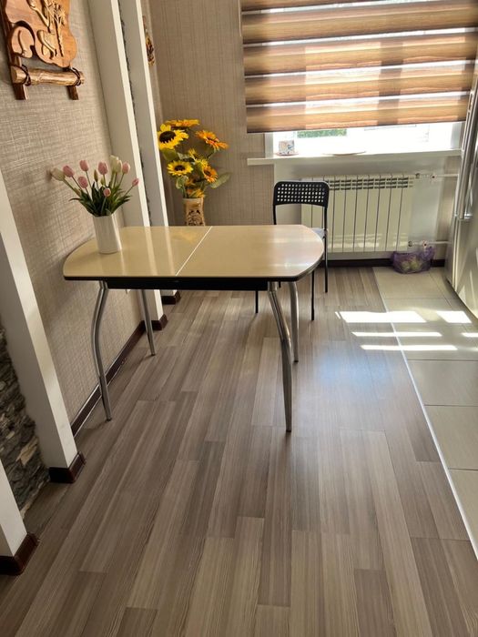 Продам стол обеденный