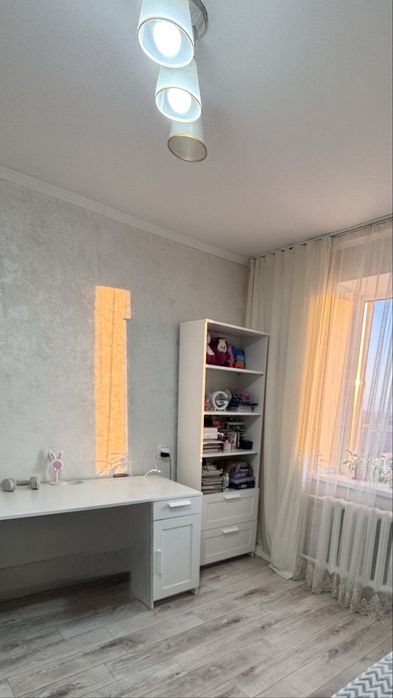 Продам шкаф, стол, стеллаж- Икеа, кровать Зета