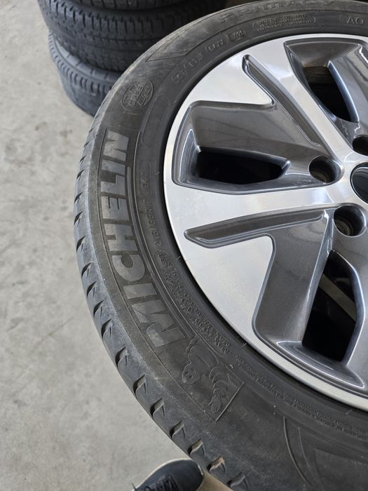 2 Броя 215/55/17 Michelin 5,5mm