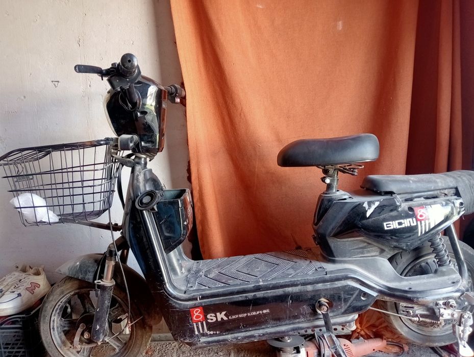 Скутер ск8  б/у  продам