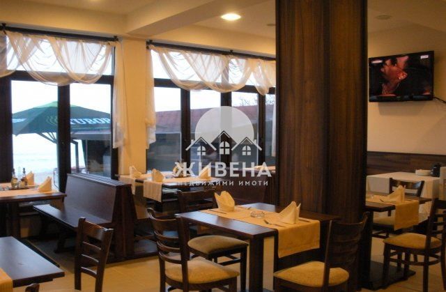 Продава хотел, РЗП: 400 кв.м, м-т Кабакум, на първа линия