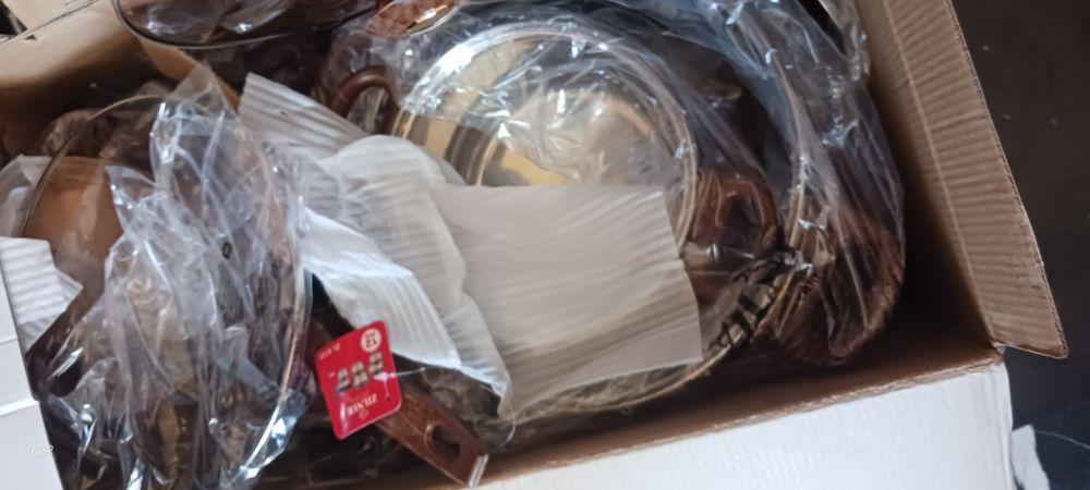 Комплект нови тенджери