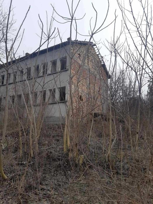 Сграда/ бивша детска градина !