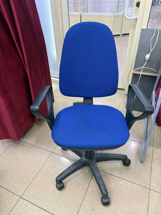 Продам кресло рабочую