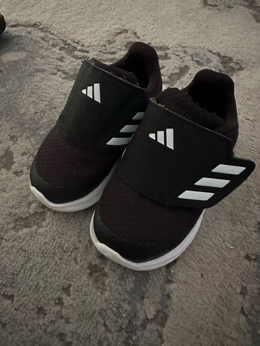 Маратонки Adidas 21 номер