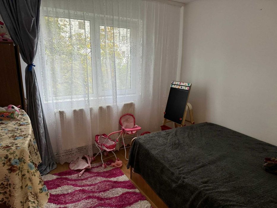 Inchiriez apartament