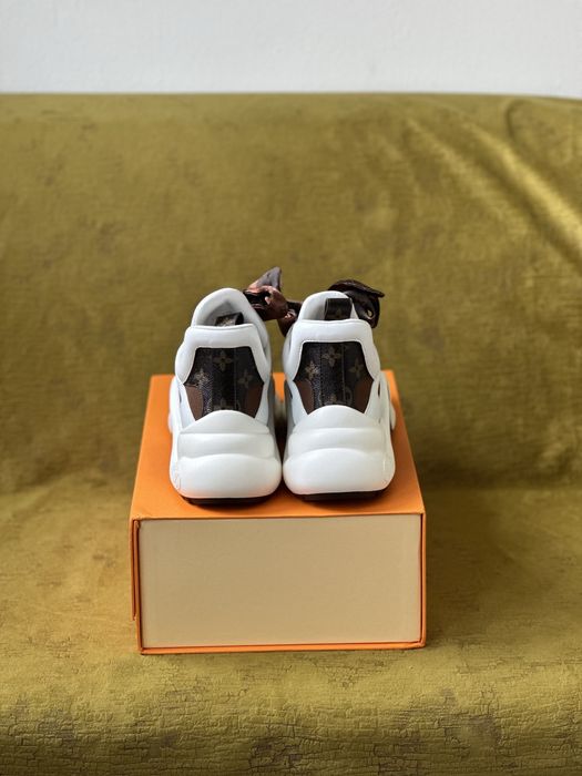 Louis Vuitton Archlight 38