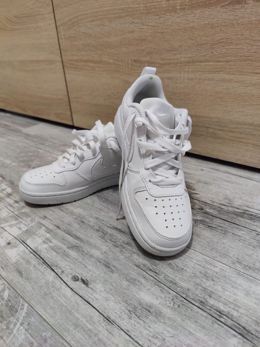 Adidasi Nike, marimea 35.5