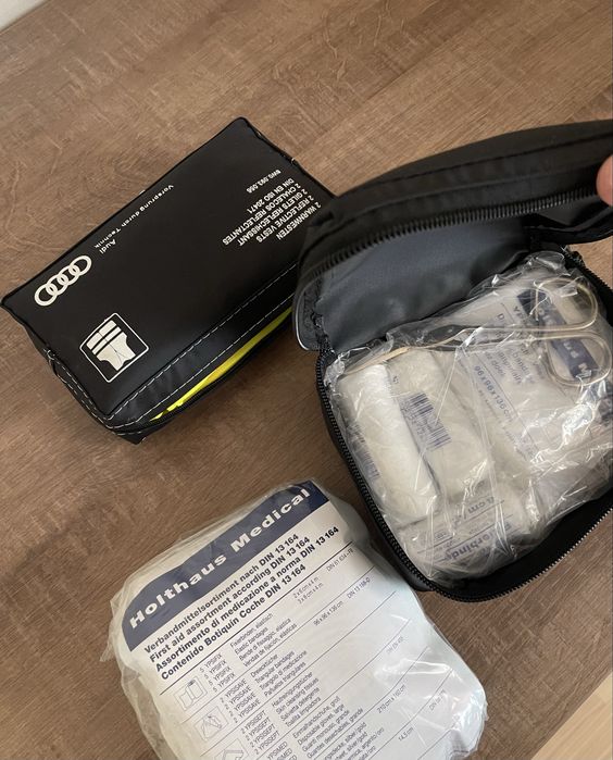Аптечка Audi оригинал