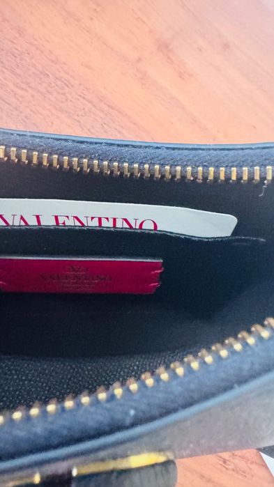 Нова, оригинална чанта Valentino Garavani намалям на 1190 лв.