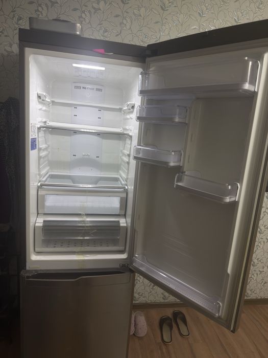Холодильник Samsung