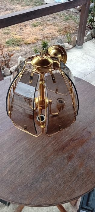 Lustră veche cu geamuri pilogravate