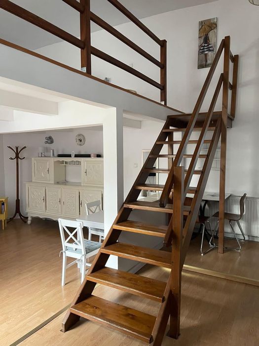 Închiriez apartament central