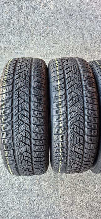 4 anvelope iarna Pirelli 235/65/18,dot 2020.Pretul este pe bucata