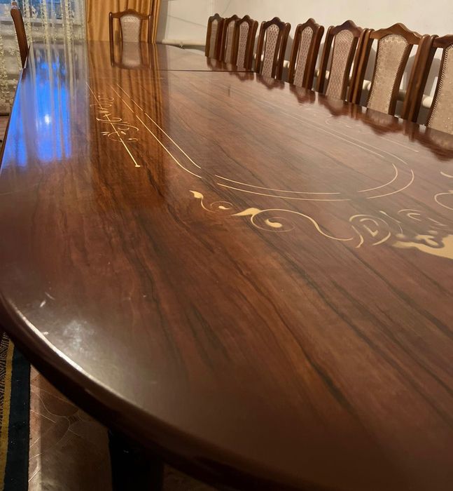 Продам стол в отличном состояний