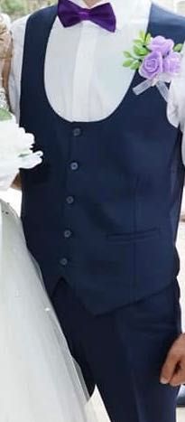 Vând costum AGIBOSS