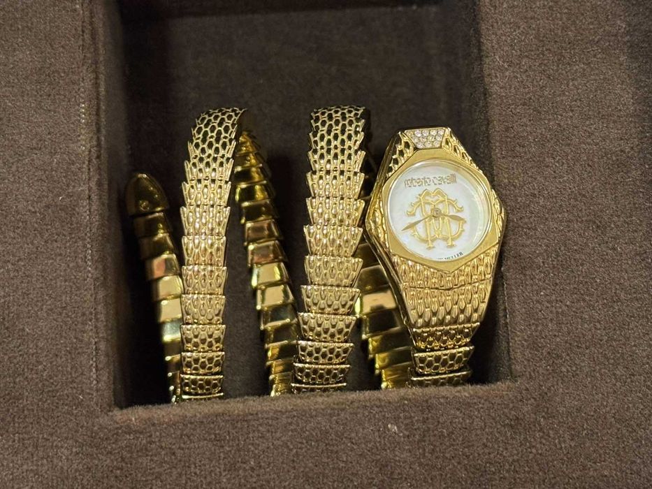 Дамски часовник Roberto Cavalli by Franck Muller с диаманти