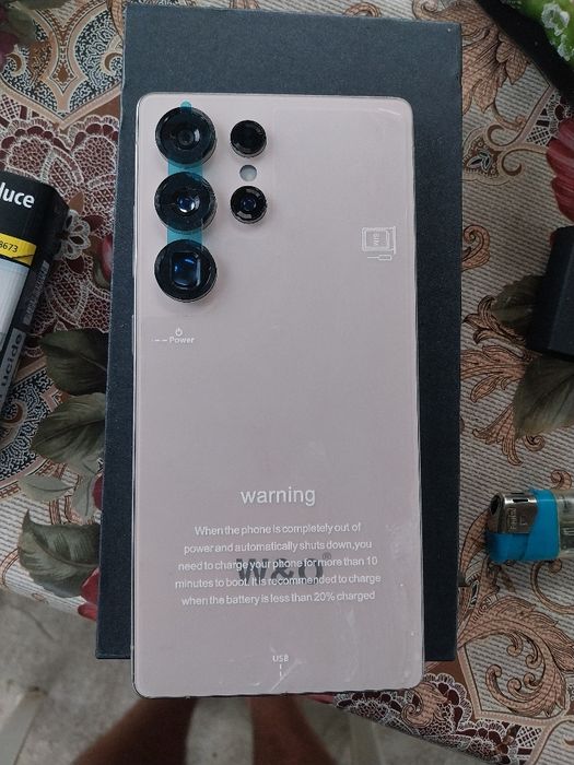 Smartphone S25 ultra nou 128 GB și 8 GB de rami