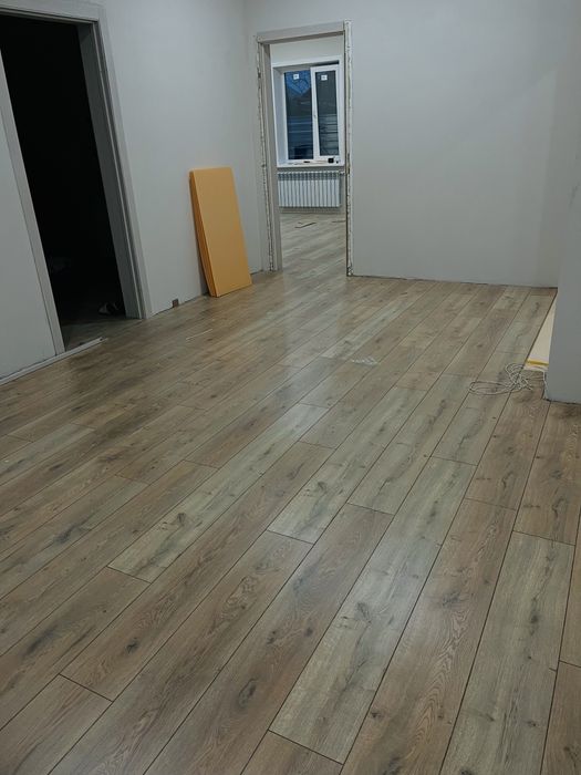 Ламинат, линолеум