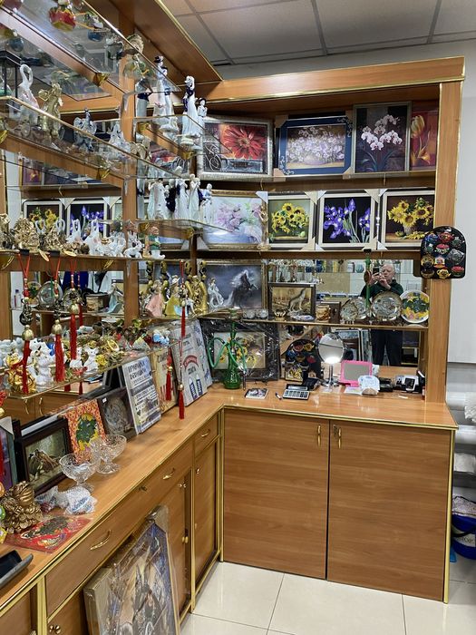 Торговое оборудование ( витрины )