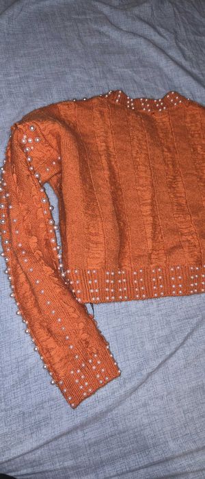 Guess късо пуловерче