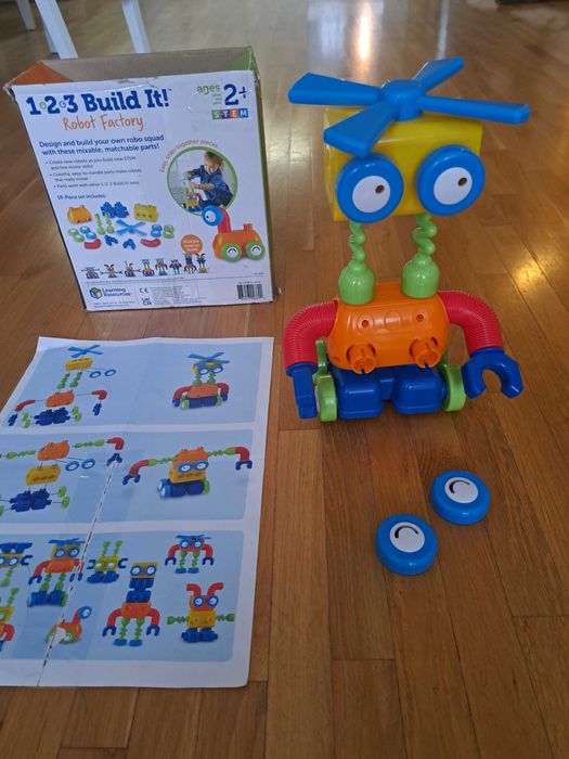 Робот Learning resources и няколко пъзела