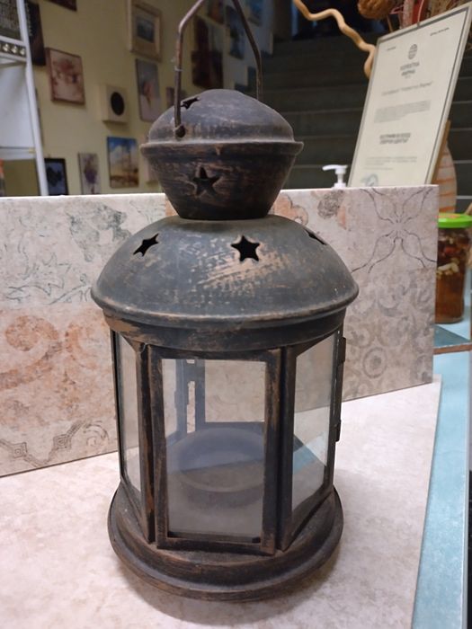 Старинен метален ретро бронзов фенер от Мароко.