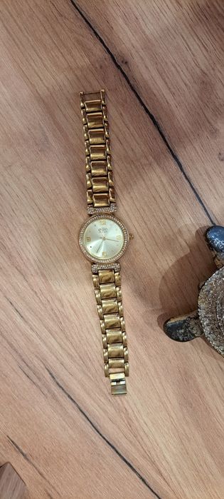 Elite дамски златист часовник с камъни