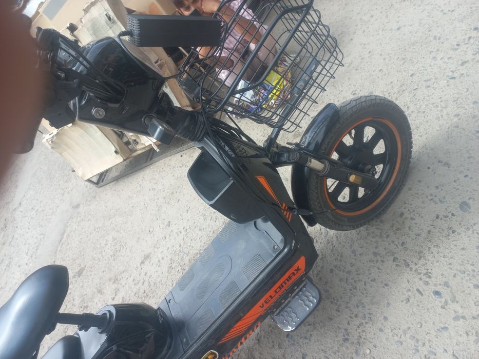 Skuter velomax yomkost 60km