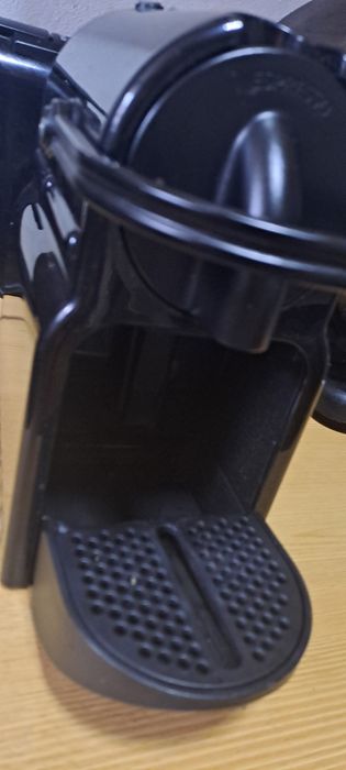 Vand aparat de cafea cu capsule nespresso nou in cutie