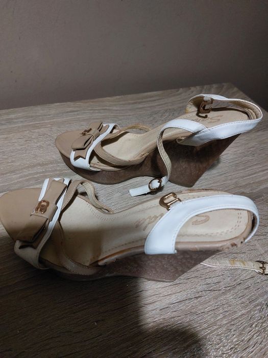 Дамски сандали на платформа