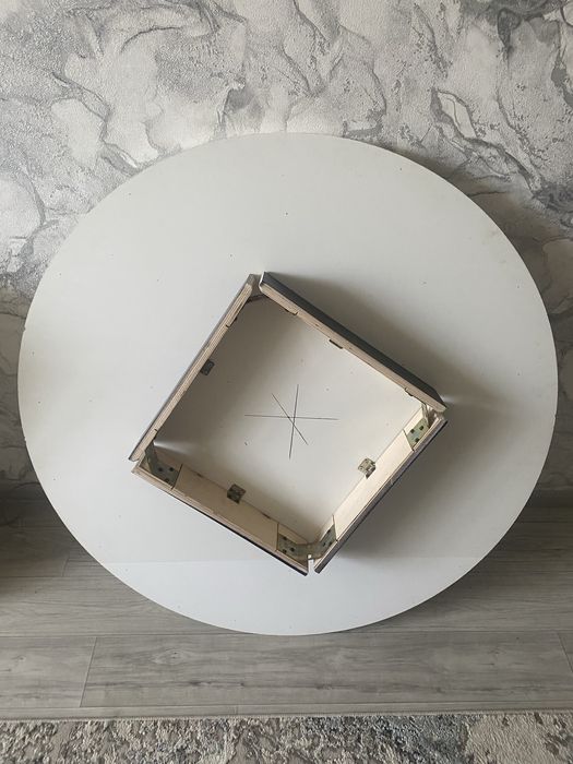 Продам стол круглый.