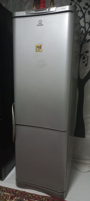 Холодильник Indesit 320 литров