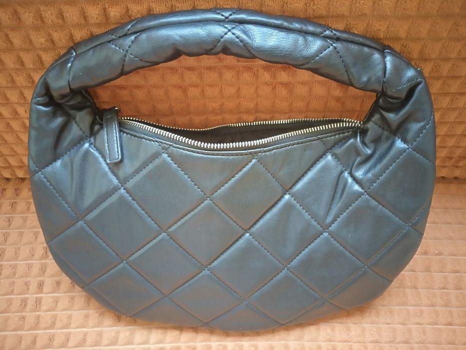 Две дамски черни чанти от изк.кожа.Двете 10€е